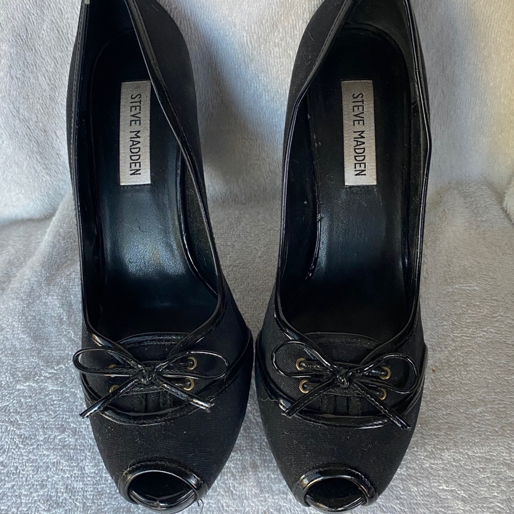 Steve Madden black heel shoes